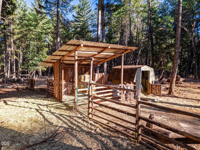 123 Rogue Riffle Drive, Grants Pass, OR 97526