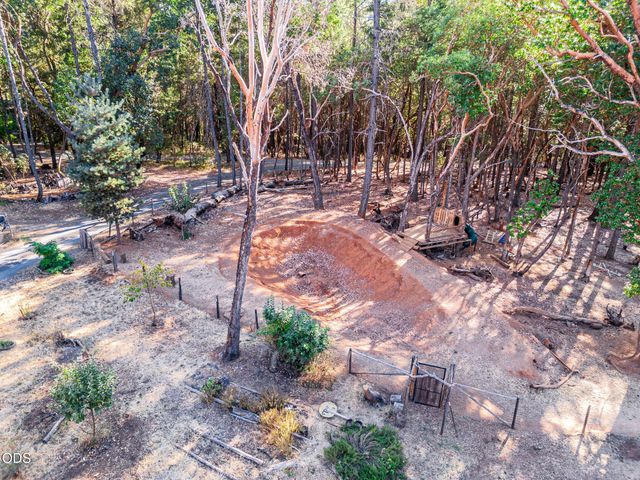 123 Rogue Riffle Drive, Grants Pass, OR 97526
