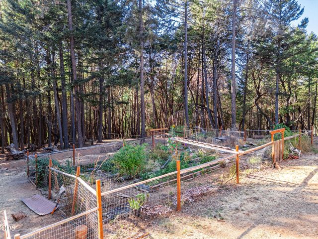 123 Rogue Riffle Drive, Grants Pass, OR 97526