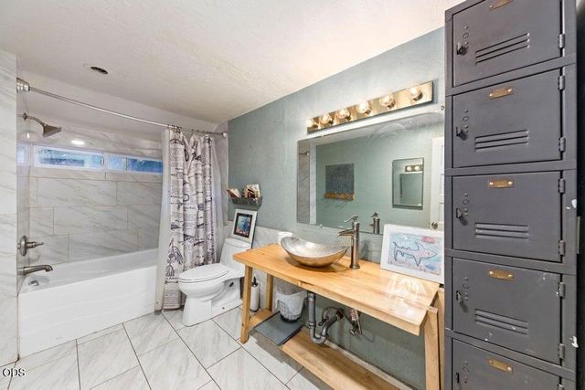 123 Rogue Riffle Drive, Grants Pass, OR 97526