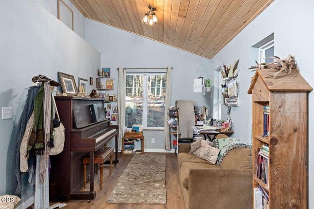 123 Rogue Riffle Drive, Grants Pass, OR 97526