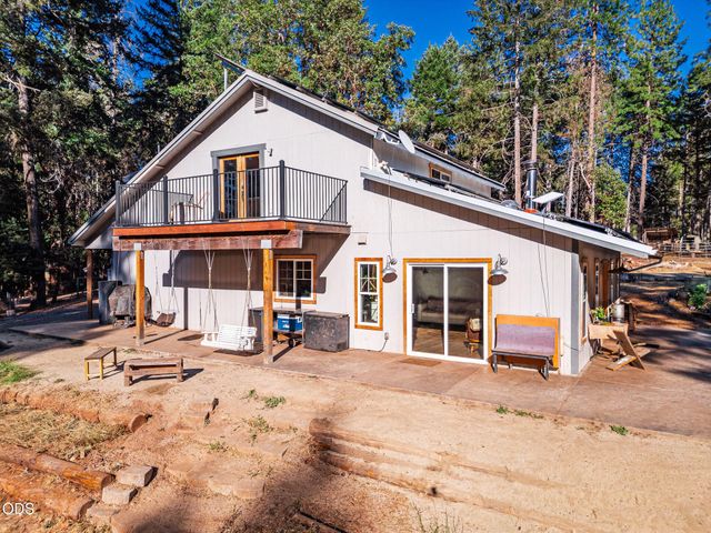 123 Rogue Riffle Drive, Grants Pass, OR 97526