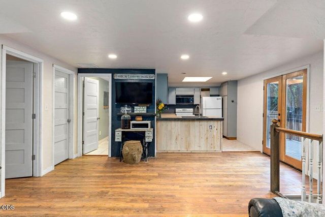 123 Rogue Riffle Drive, Grants Pass, OR 97526