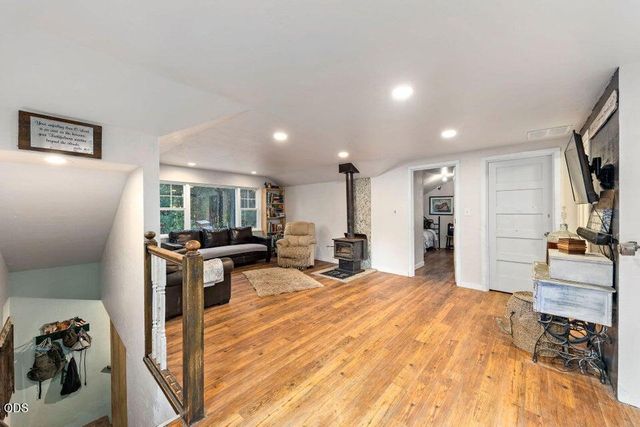 123 Rogue Riffle Drive, Grants Pass, OR 97526