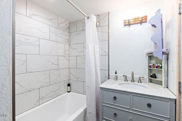 123 Rogue Riffle Drive, Grants Pass, OR 97526