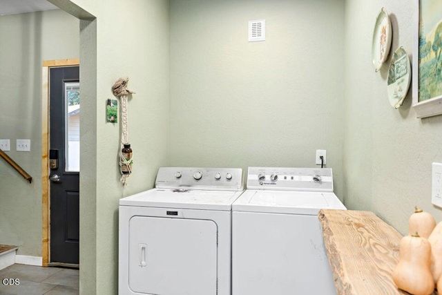 123 Rogue Riffle Drive, Grants Pass, OR 97526