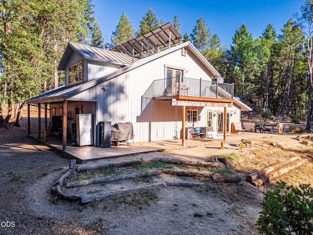 123 Rogue Riffle Drive, Grants Pass, OR 97526