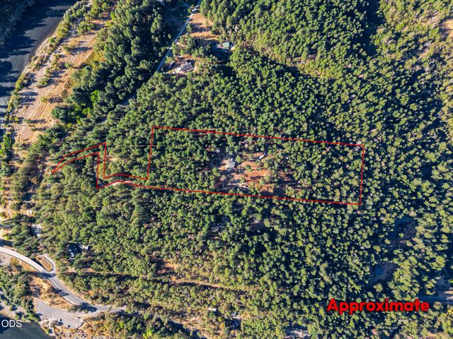 123 Rogue Riffle Drive, Grants Pass, OR 97526