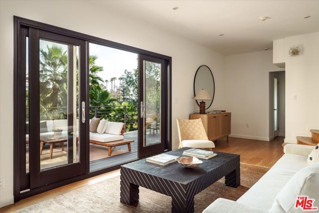 5692 Holly Oak Drive, Los Angeles, CA 90068