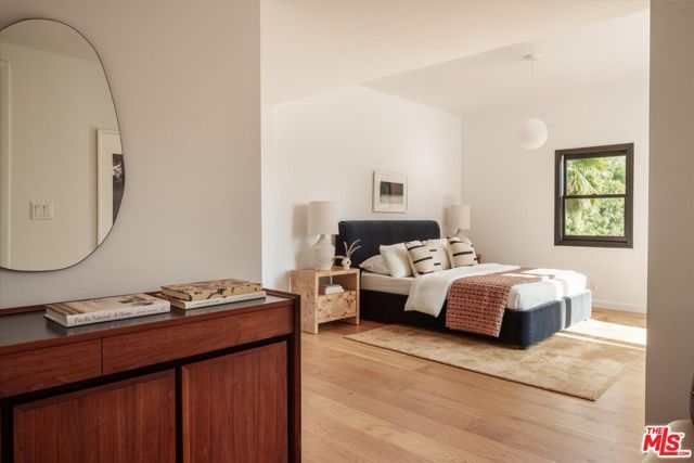 5692 Holly Oak Drive, Los Angeles, CA 90068