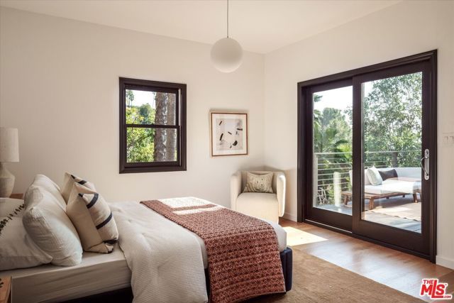 5692 Holly Oak Drive, Los Angeles, CA 90068