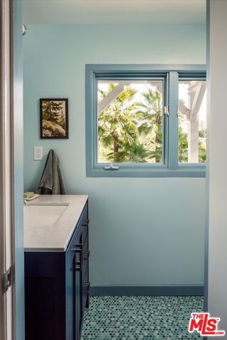 5692 Holly Oak Drive, Los Angeles, CA 90068