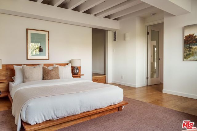 5692 Holly Oak Drive, Los Angeles, CA 90068