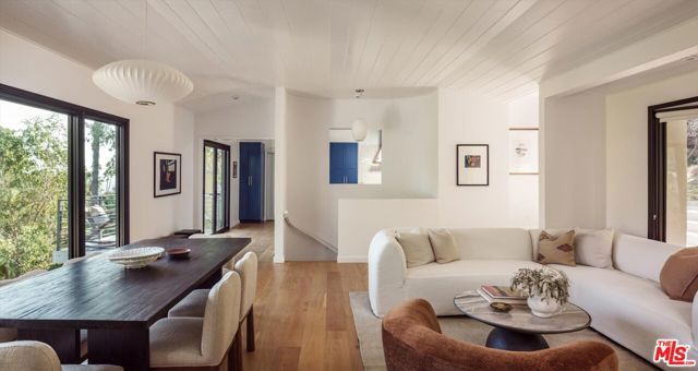 5692 Holly Oak Drive, Los Angeles, CA 90068