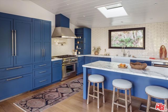 5692 Holly Oak Drive, Los Angeles, CA 90068