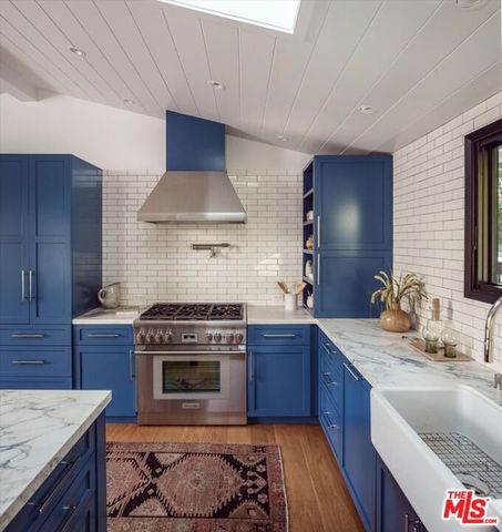 5692 Holly Oak Drive, Los Angeles, CA 90068