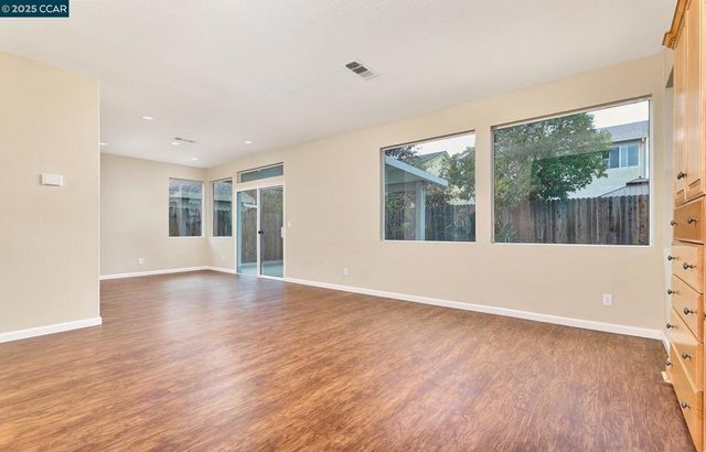 339 Fall Cir, Oakley, CA 94561