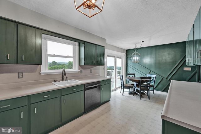 92 KENDALE RD, Red Lion, PA 17356