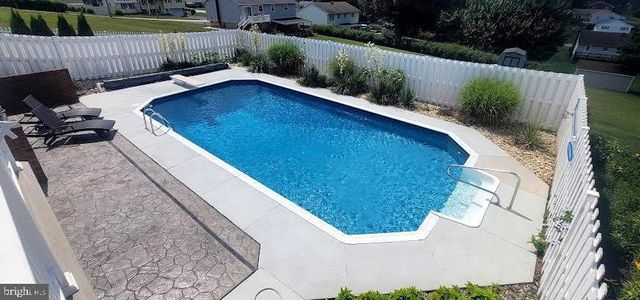 92 KENDALE RD, Red Lion, PA 17356