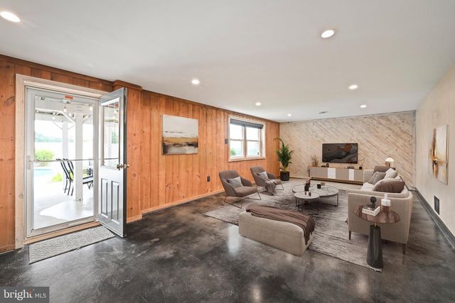 92 KENDALE RD, Red Lion, PA 17356