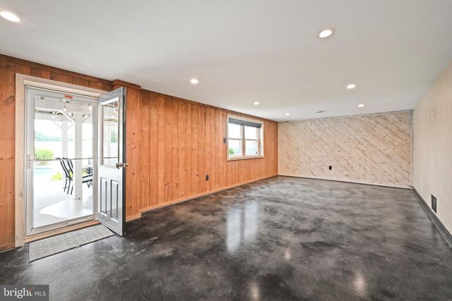 92 KENDALE RD, Red Lion, PA 17356