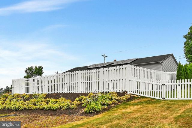 92 KENDALE RD, Red Lion, PA 17356
