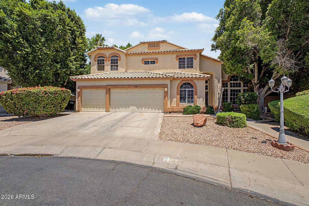 Image 1 of property listing at 749 S COPPER KEY Court, Gilbert, AZ 85233