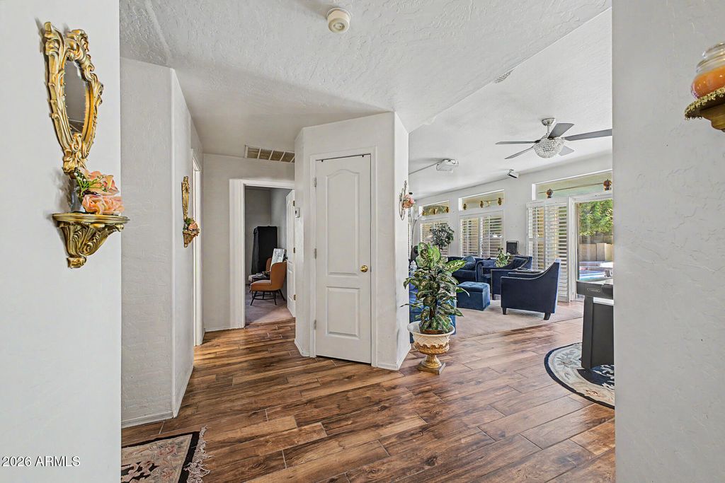 Image 13 of property listing at 749 S COPPER KEY Court, Gilbert, AZ 85233