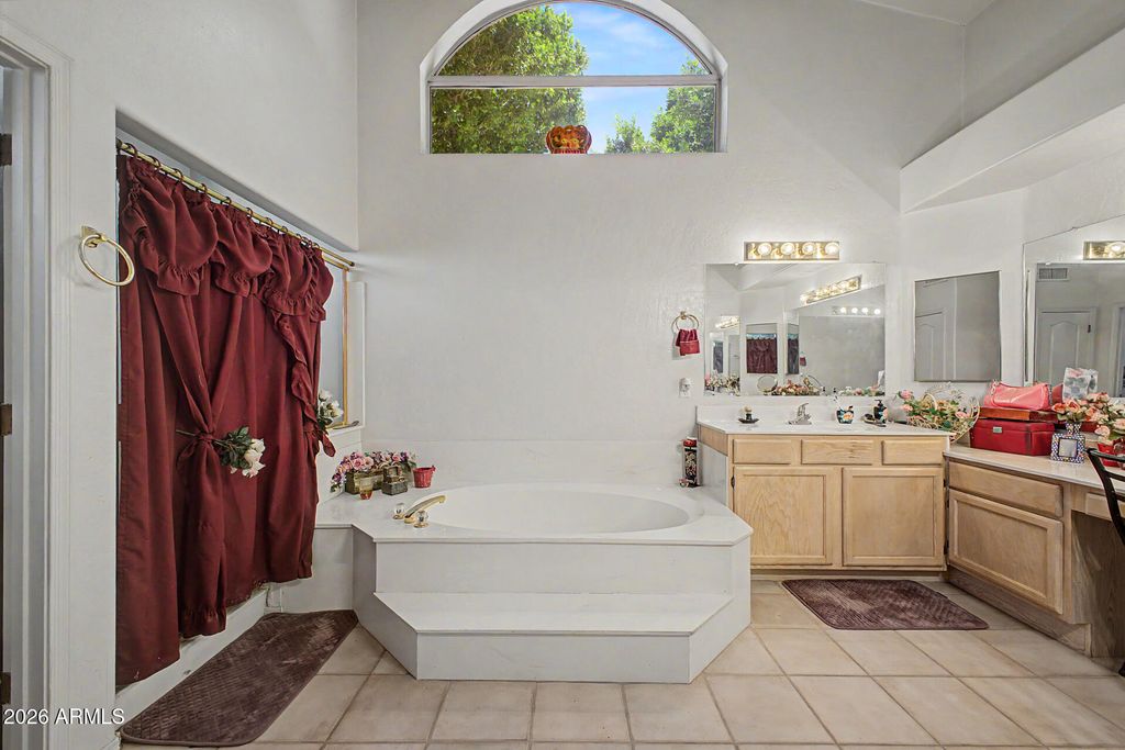 Image 28 of property listing at 749 S COPPER KEY Court, Gilbert, AZ 85233
