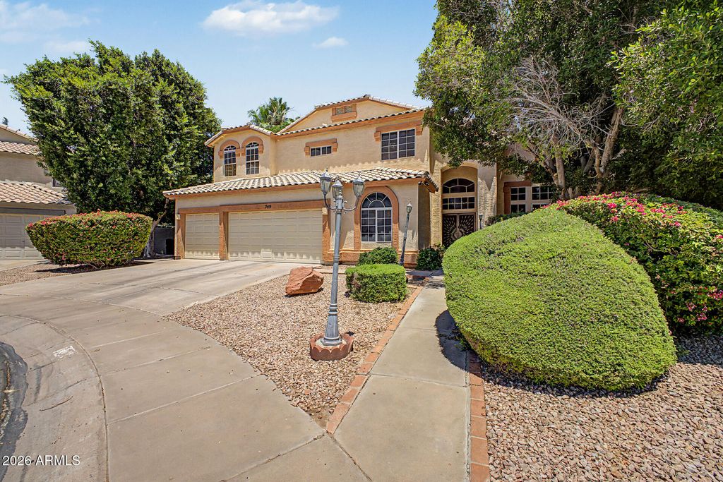 Image 3 of property listing at 749 S COPPER KEY Court, Gilbert, AZ 85233