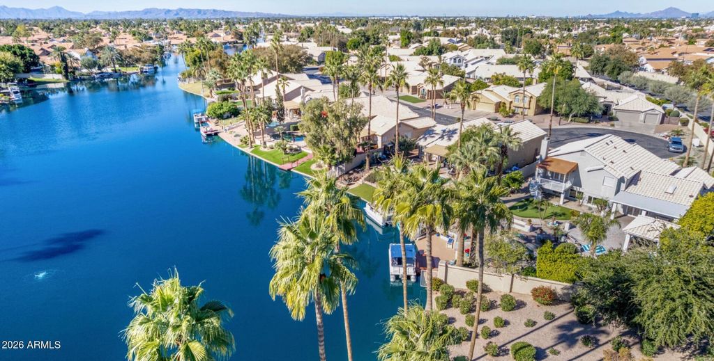 Image 6 of property listing at 749 S COPPER KEY Court, Gilbert, AZ 85233