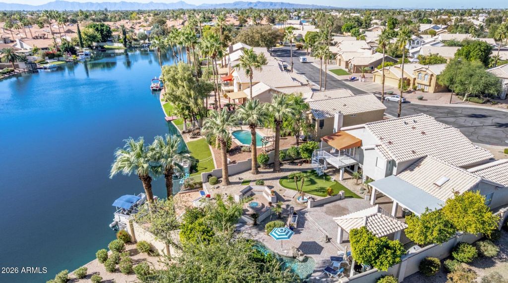 Image 7 of property listing at 749 S COPPER KEY Court, Gilbert, AZ 85233