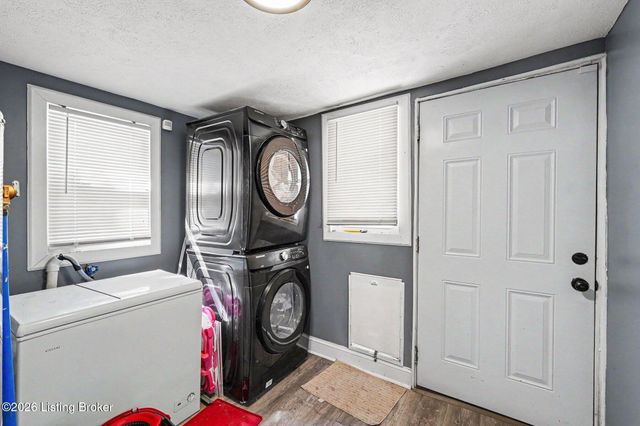 6518 Elmwood St, Louisville, KY 40216