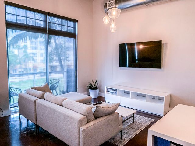 185 NE 4th Avenue 204, Delray Beach, FL 33483