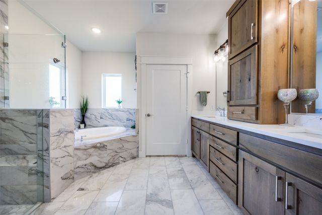 745 River Oak Way, Lake Dallas, TX 75065