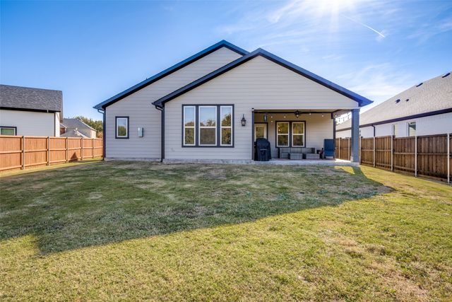 745 River Oak Way, Lake Dallas, TX 75065