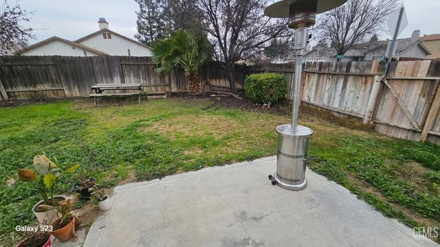 6825 High Peaks Drive, Bakersfield, CA 93313