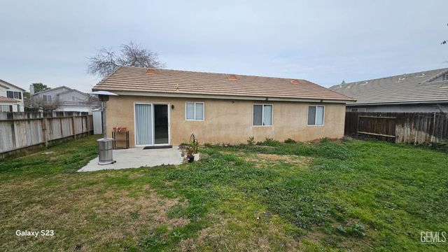 6825 High Peaks Drive, Bakersfield, CA 93313