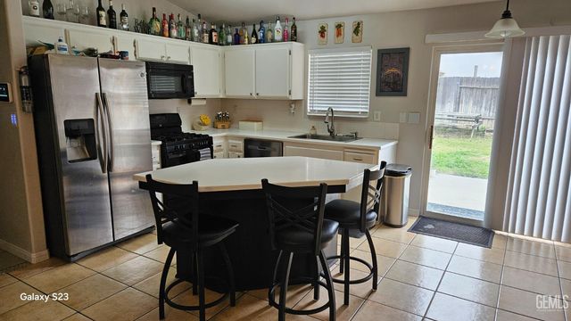 6825 High Peaks Drive, Bakersfield, CA 93313