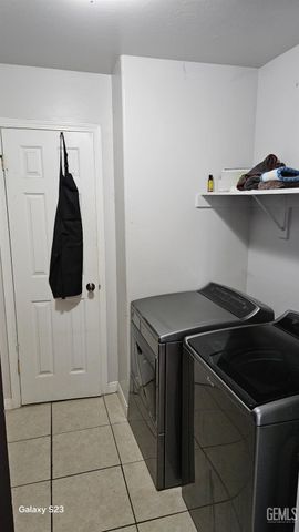 6825 High Peaks Drive, Bakersfield, CA 93313