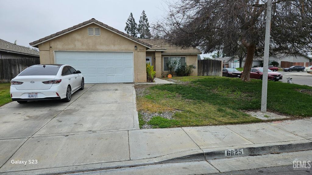 6825 High Peaks Drive, Bakersfield, CA 93313