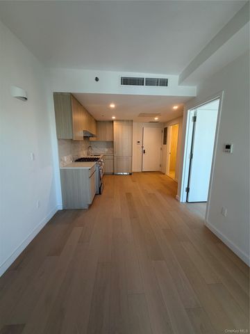 3371 Prince Street 6L, Flushing, NY 11354