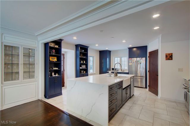 3125 Van Aken Boulevard, Shaker Heights, OH 44120