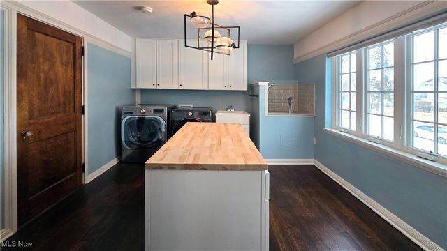 3125 Van Aken Boulevard, Shaker Heights, OH 44120