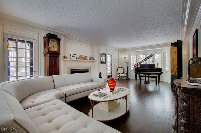 3125 Van Aken Boulevard, Shaker Heights, OH 44120