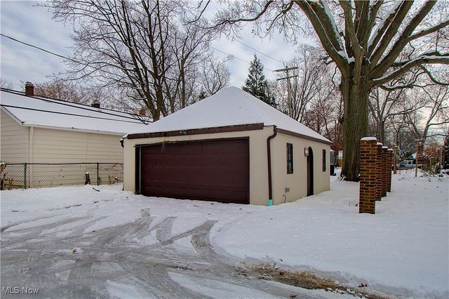 3125 Van Aken Boulevard, Shaker Heights, OH 44120