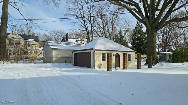 3125 Van Aken Boulevard, Shaker Heights, OH 44120