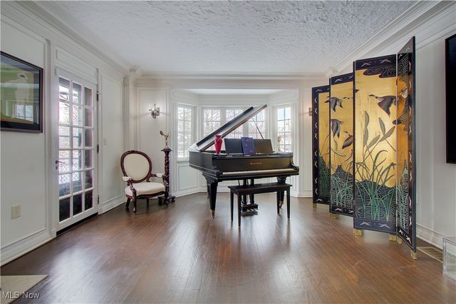 3125 Van Aken Boulevard, Shaker Heights, OH 44120