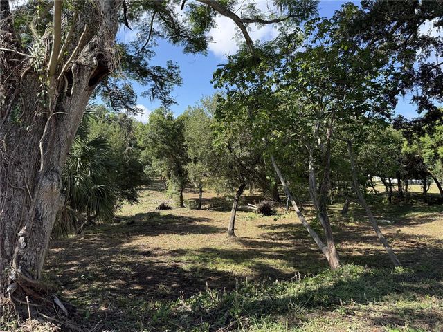 521 E CLAY AVENUE, Brandon, FL 33510