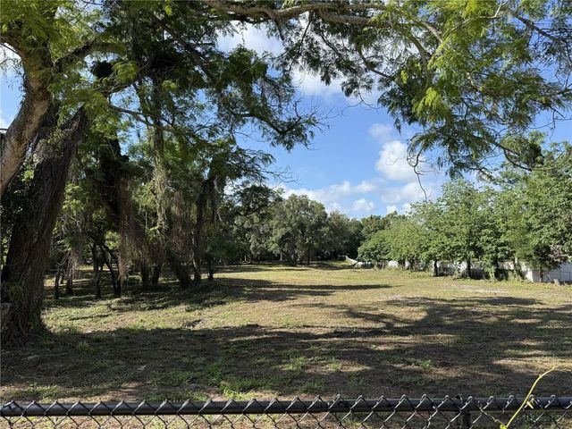 521 E CLAY AVENUE, Brandon, FL 33510